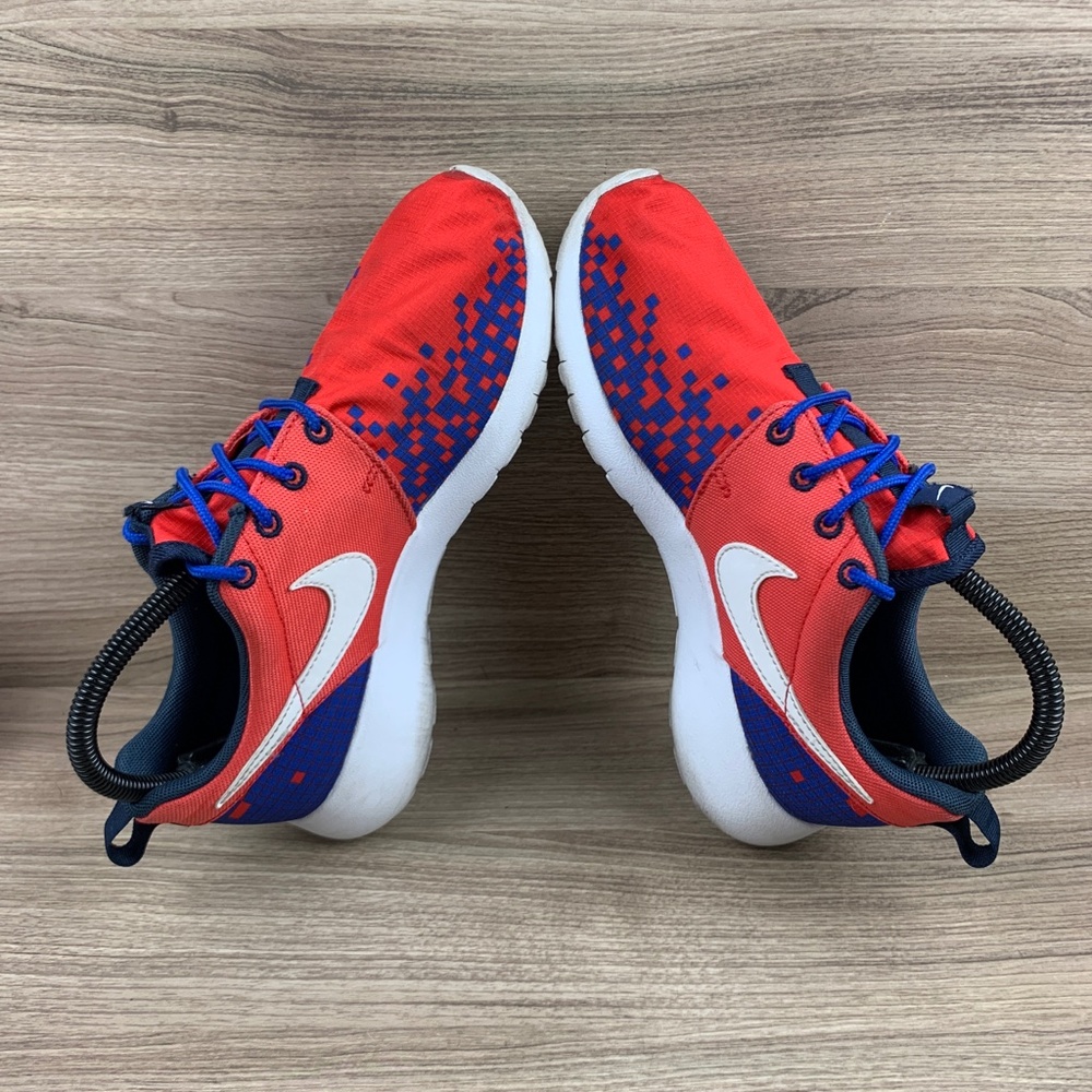 Nike Roche One Print Light Sneaker - Picture 5 of 8